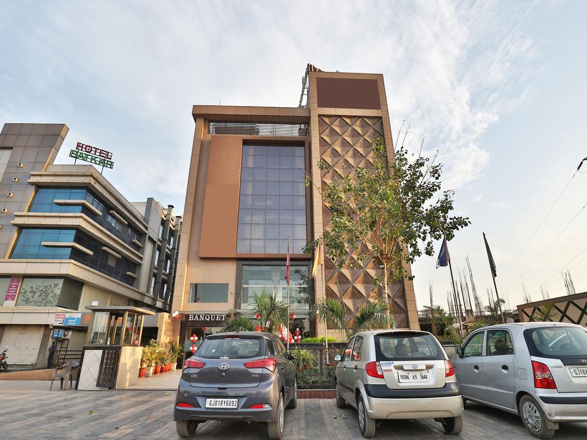 Oyo 13253 The Grand Vinayak Hotel Ahmedabad Exterior foto