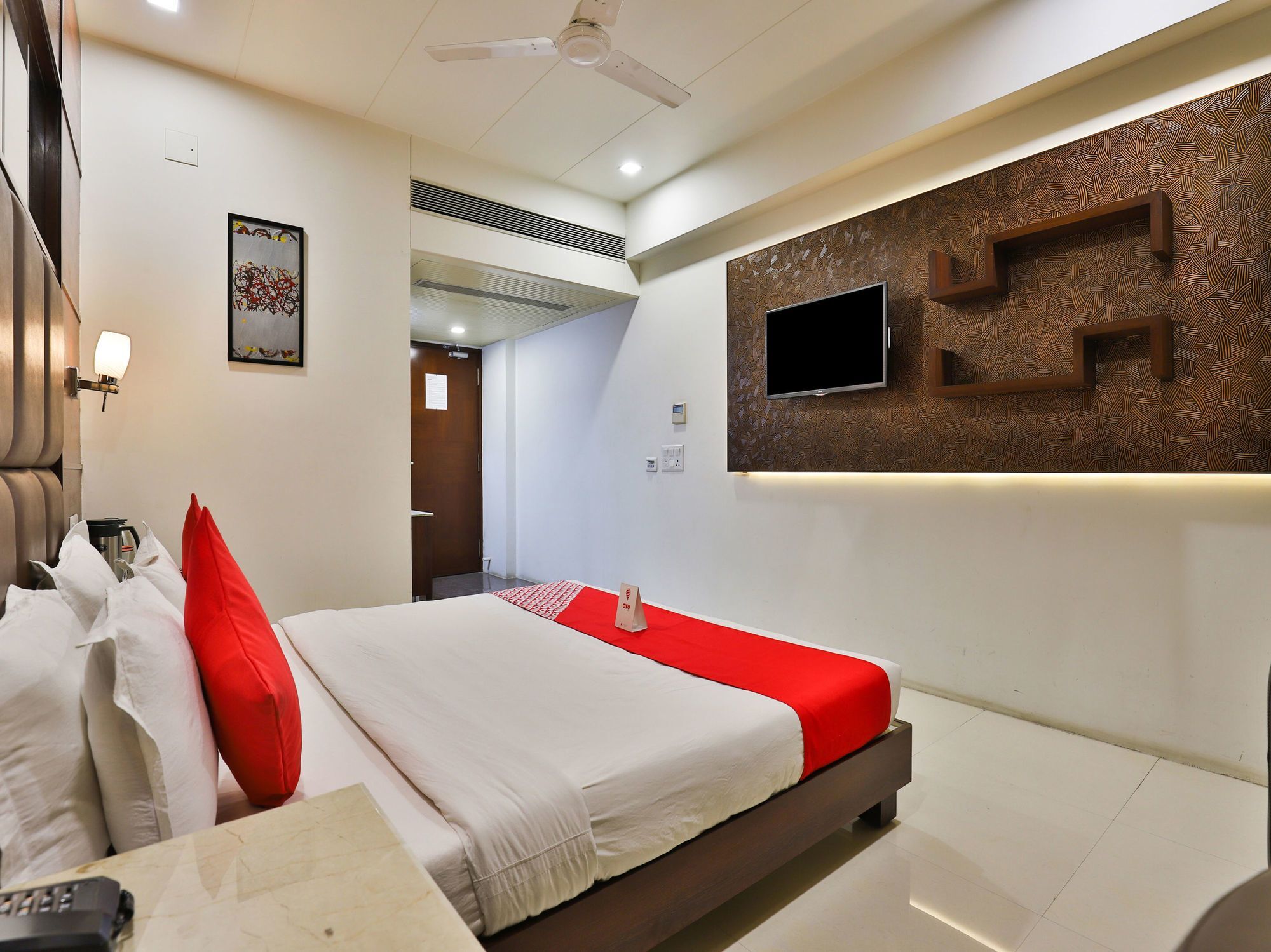 Oyo 13253 The Grand Vinayak Hotel Ahmedabad Exterior foto