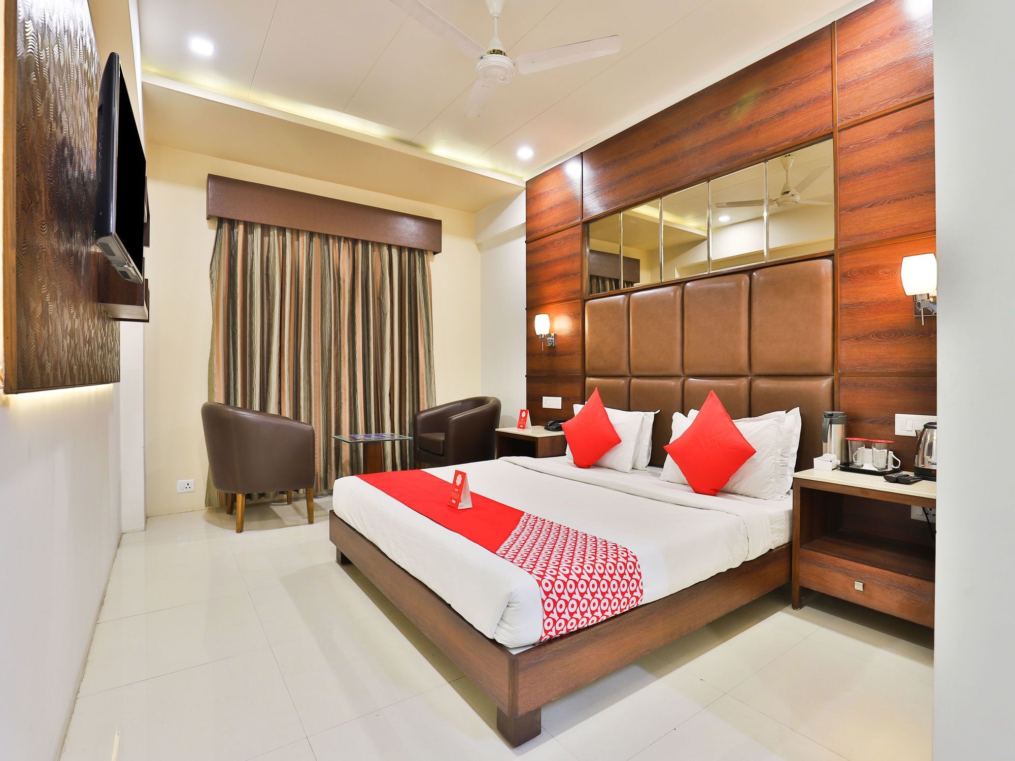 Oyo 13253 The Grand Vinayak Hotel Ahmedabad Exterior foto